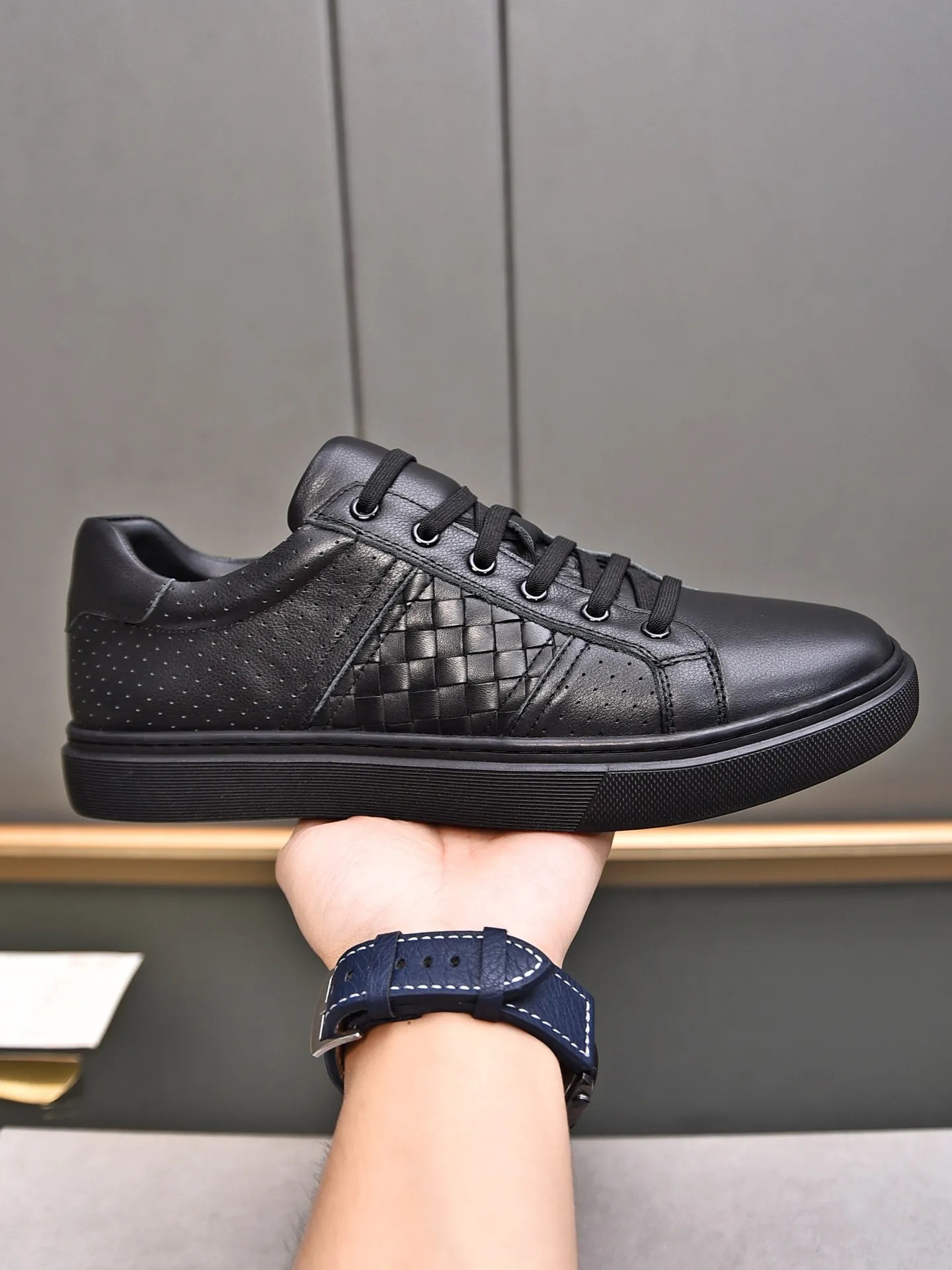 Men's shoes 💰480 [Lace-up series] BOTTEG* VENET* - high-end boutique Size: 38-44 (45 customized) BV new product, first-layer cowhide artificially woven classic style and contemporary fashion temperament harmoniously blend, rubber soles are light and flexible, water-dyed cowhide pads! [Taobao, Tmall, and live streaming are the first choices]